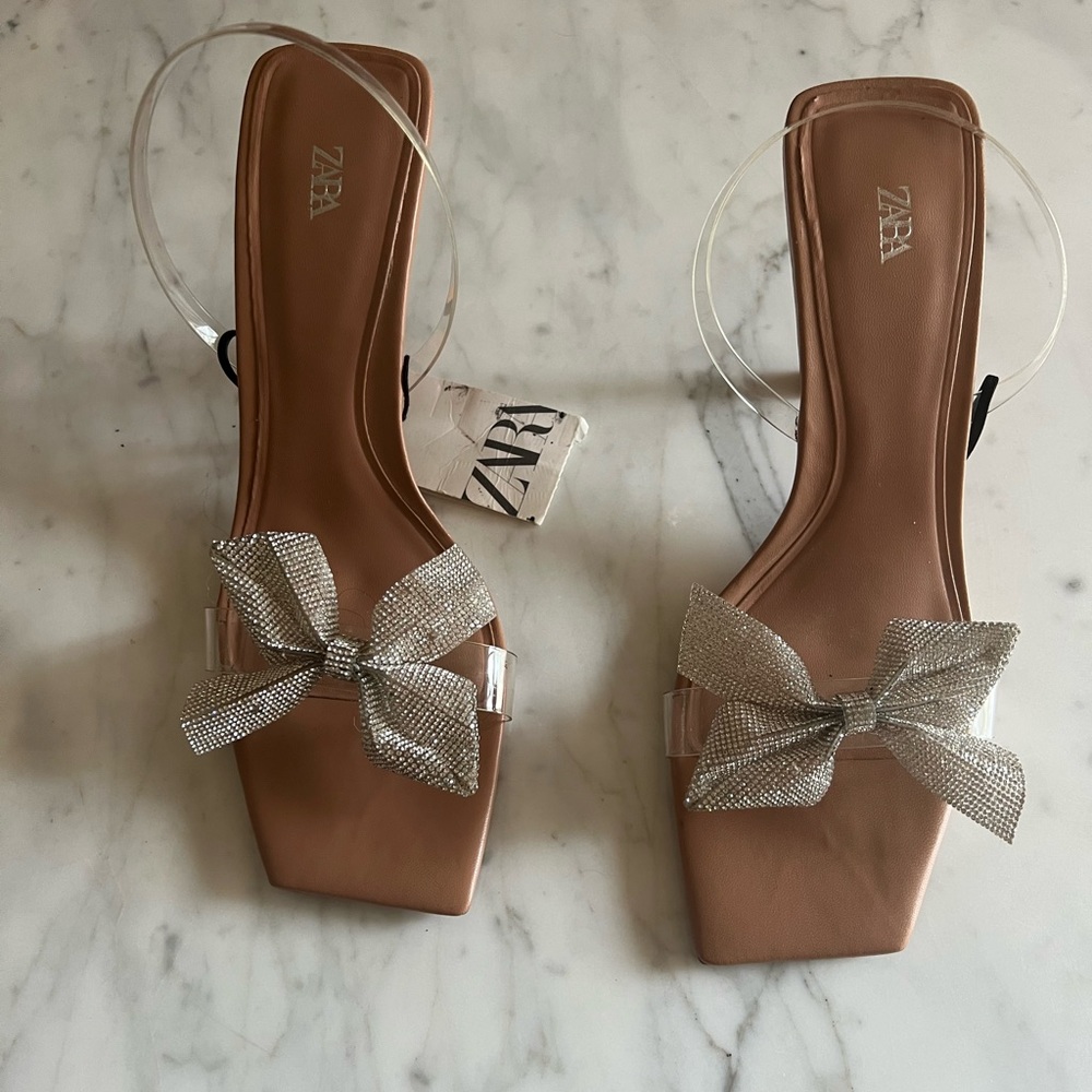 Zara bow trimmed heeled vinyl sandals - size 10